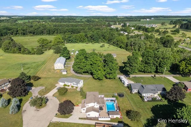 1594 Louva Court, Belding, MI 48809