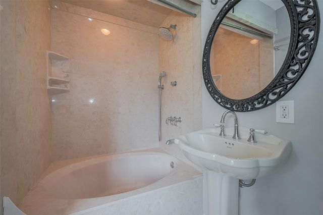 5243 Stillbrooke Drive, Houston, TX 77096