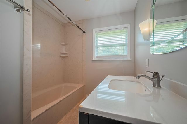 5243 Stillbrooke Drive, Houston, TX 77096