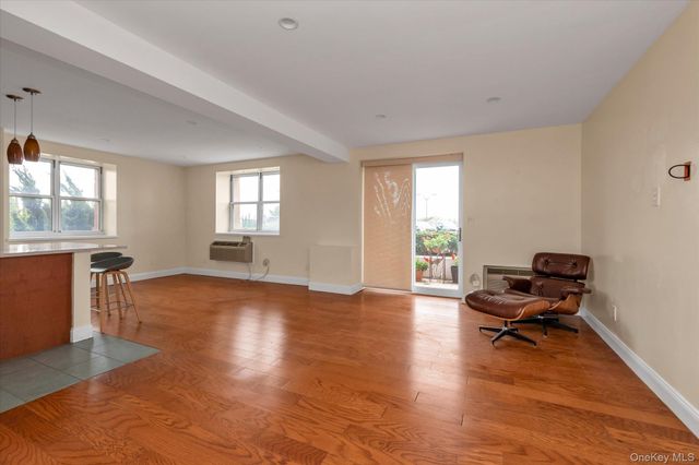 2 Richmond Road 1I, Long Beach, NY 11561