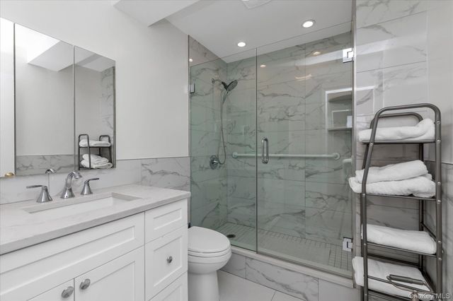 2 Richmond Road 1I, Long Beach, NY 11561