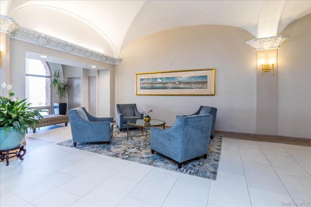 2 Richmond Road 1I, Long Beach, NY 11561