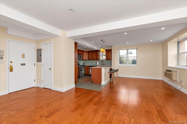 2 Richmond Road 1I, Long Beach, NY 11561