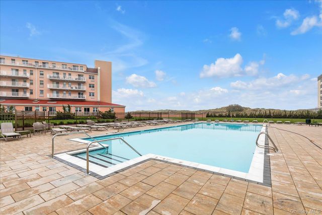 2 Richmond Road 1I, Long Beach, NY 11561