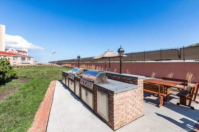 2 Richmond Road 1I, Long Beach, NY 11561