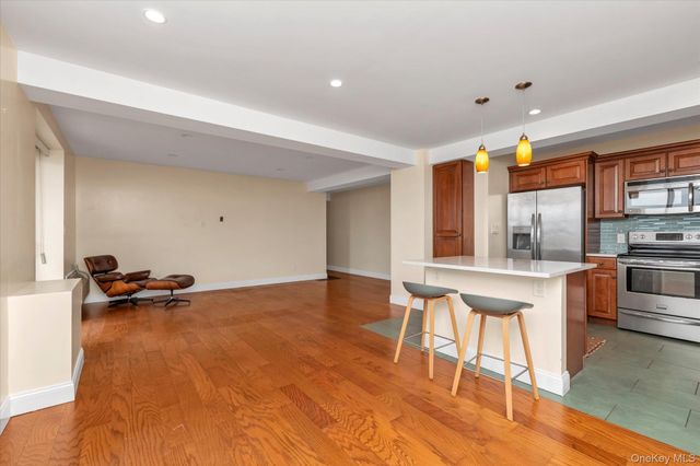 2 Richmond Road 1I, Long Beach, NY 11561