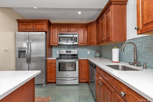 2 Richmond Road 1I, Long Beach, NY 11561