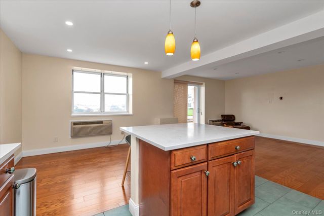 2 Richmond Road 1I, Long Beach, NY 11561