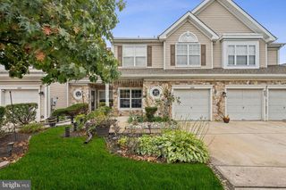 8006 NORMANDY DR, Mount Laurel, NJ 08054