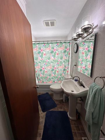 1220 Meadowbrook Drive, Kokomo, IN 46902