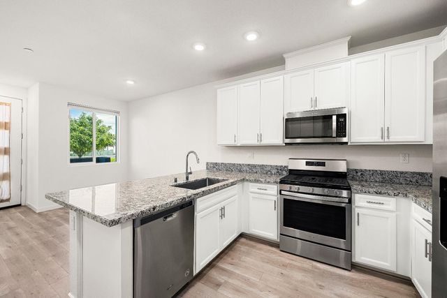 3790 E Commerce Way, Sacramento, CA 95834