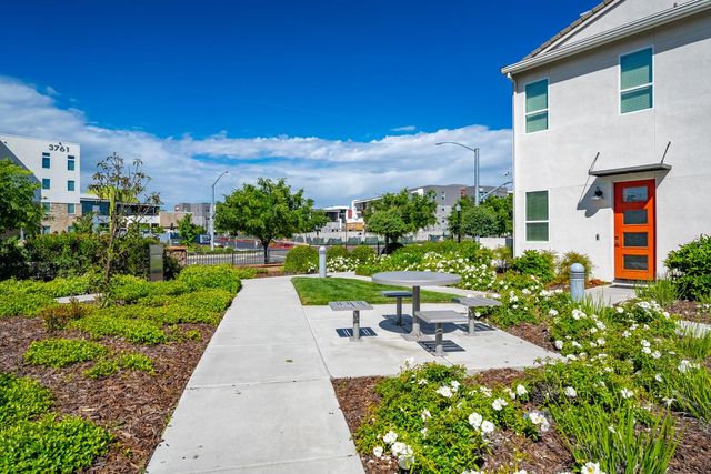 3790 E Commerce Way, Sacramento, CA 95834