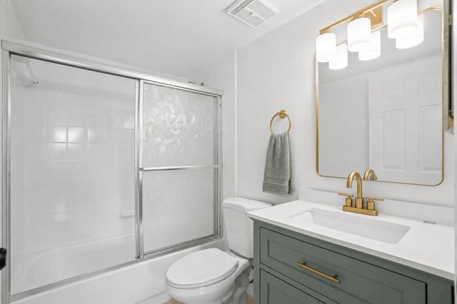 588 Trace Circle 102, Deerfield Beach, FL 33441