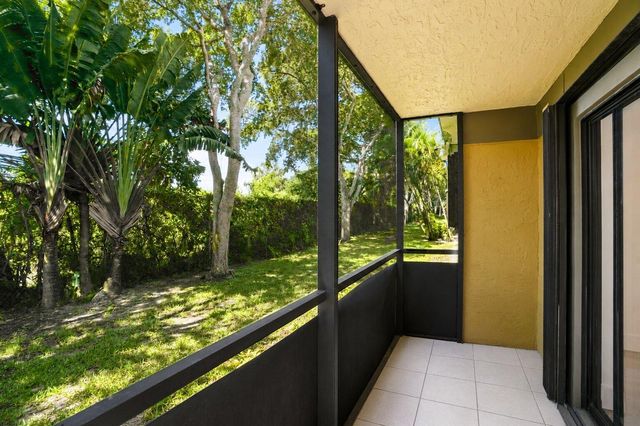 588 Trace Circle 102, Deerfield Beach, FL 33441