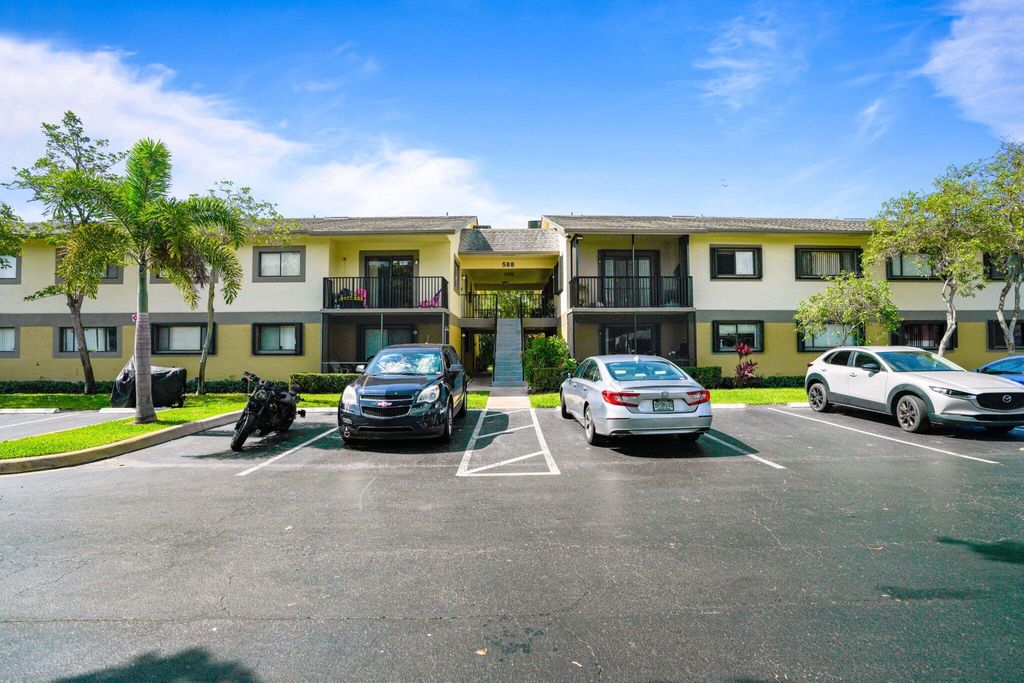 588 Trace Circle 102, Deerfield Beach, FL 33441