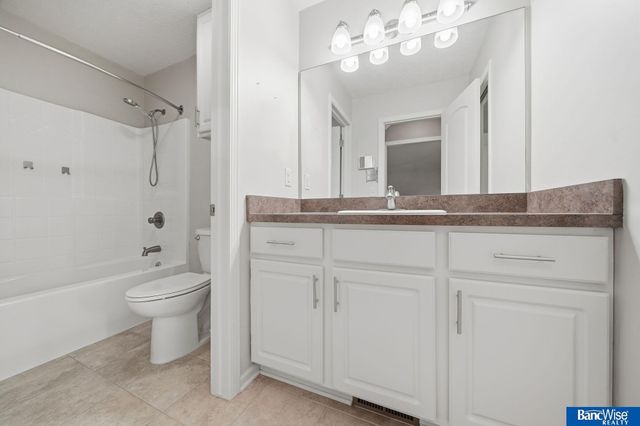 8025 Palmilla Lane, Lincoln, NE 68516