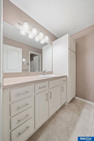 8025 Palmilla Lane, Lincoln, NE 68516