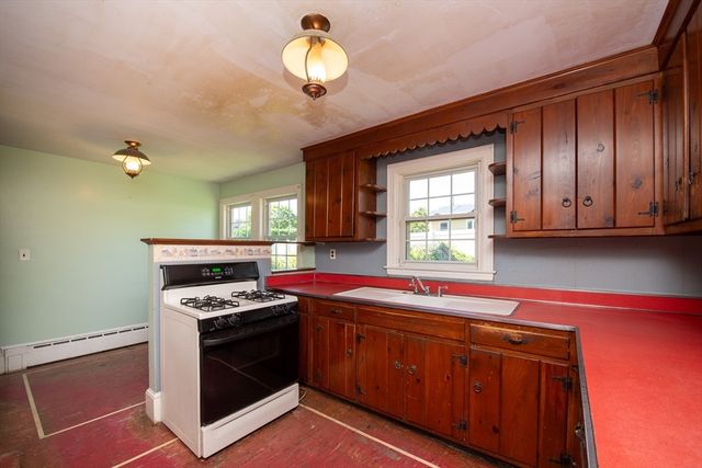 24 Jesse St, Fairhaven, MA 02719