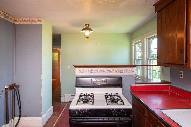 24 Jesse St, Fairhaven, MA 02719