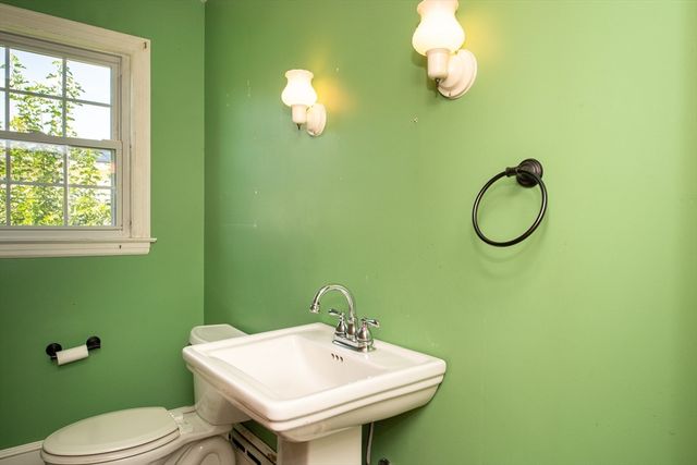 24 Jesse St, Fairhaven, MA 02719