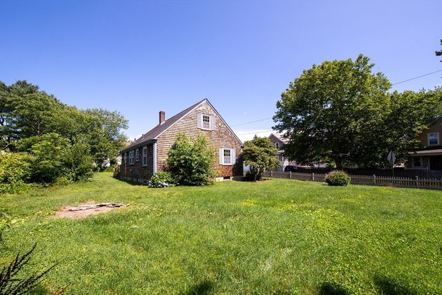 24 Jesse St, Fairhaven, MA 02719
