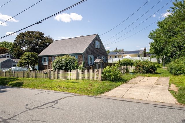 24 Jesse St, Fairhaven, MA 02719