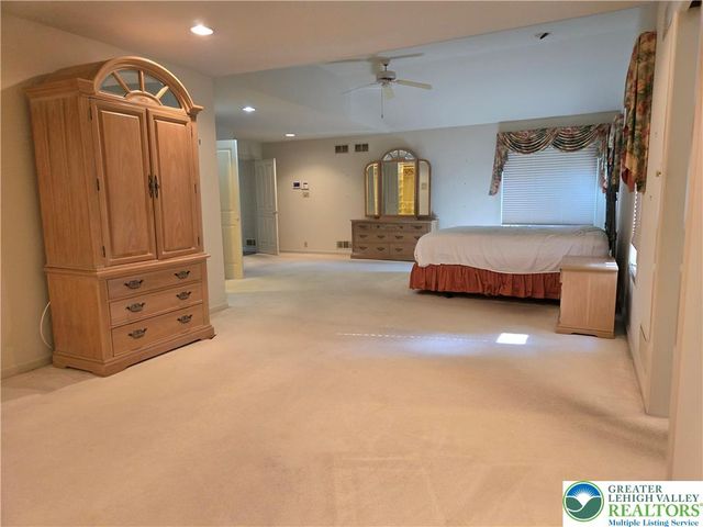 2834 Sheffield Drive, Lower Macungie Twp, PA 18049