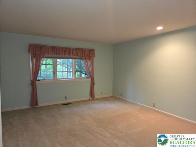 2834 Sheffield Drive, Lower Macungie Twp, PA 18049
