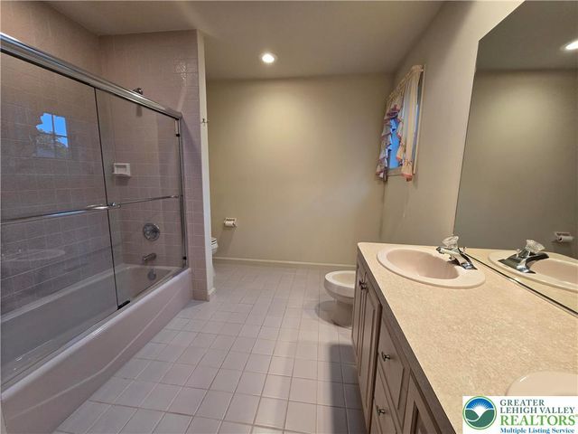 2834 Sheffield Drive, Lower Macungie Twp, PA 18049