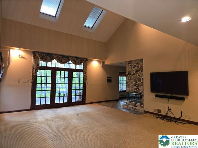 2834 Sheffield Drive, Lower Macungie Twp, PA 18049
