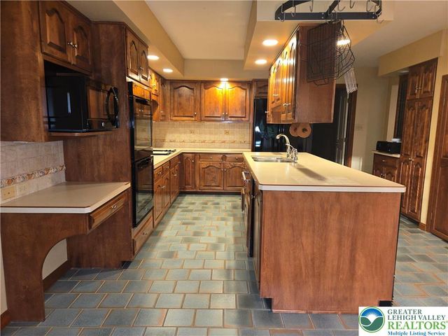 2834 Sheffield Drive, Lower Macungie Twp, PA 18049