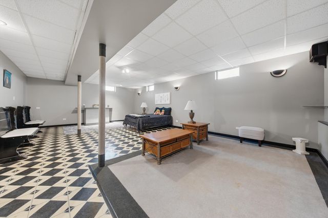 16042 85th Court, Tinley Park, IL 60487