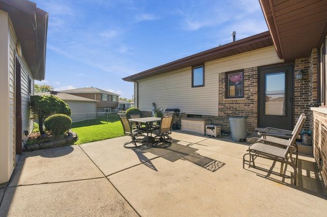 16042 85th Court, Tinley Park, IL 60487