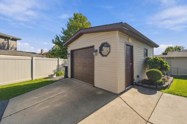 16042 85th Court, Tinley Park, IL 60487