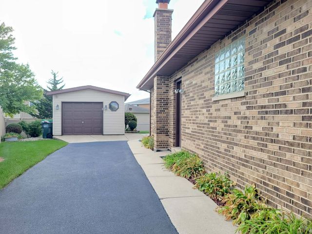 16042 85th Court, Tinley Park, IL 60487