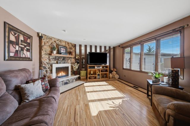 16042 85th Court, Tinley Park, IL 60487