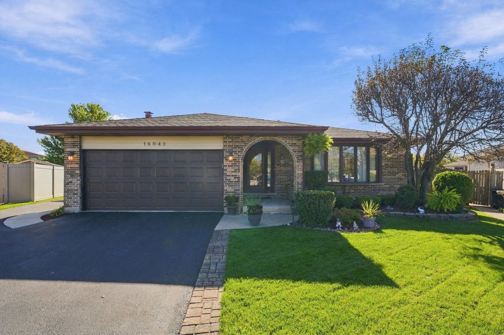 16042 85th Court, Tinley Park, IL 60487