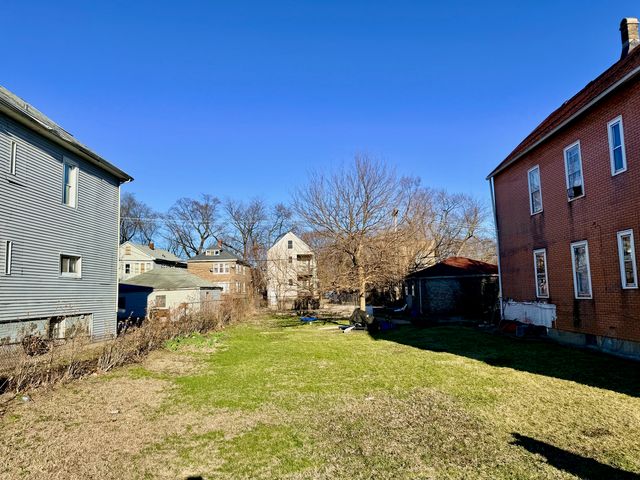 8757 S Marquette Avenue, Chicago, IL 60617