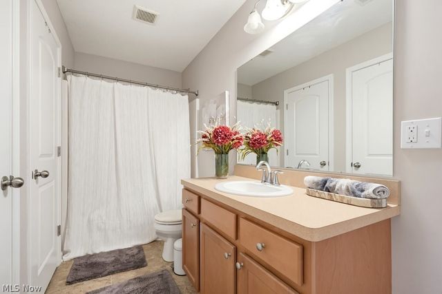 13953 Laurelbrook Oval, Strongsville, OH 44136