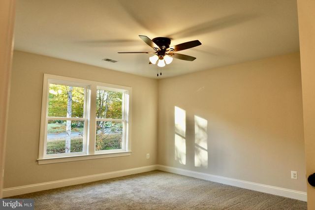8028 PINNACLE RIDGE DR, Manassas, VA 20112