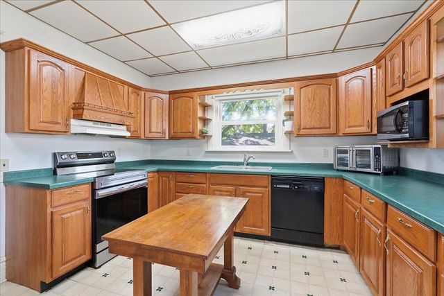 213 W Rollin Street, Edgerton, WI 53534