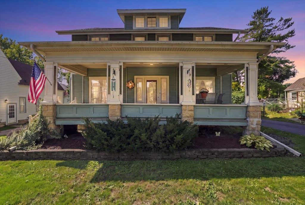 213 W Rollin Street, Edgerton, WI 53534