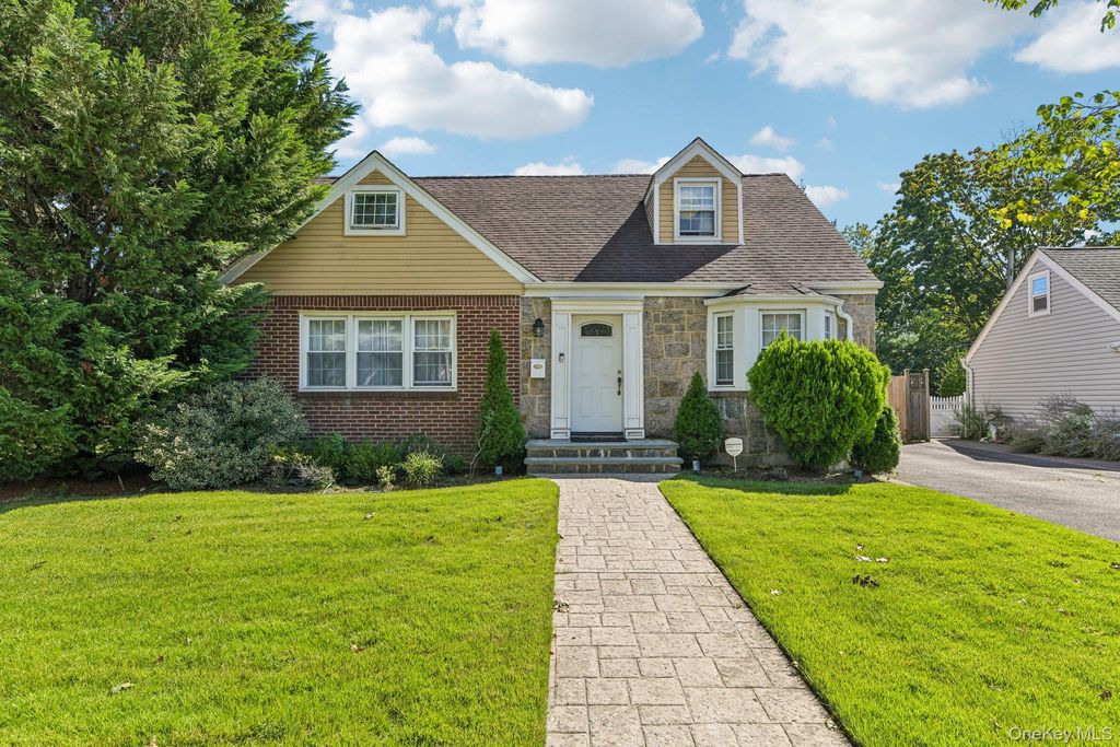 666 Lakeview Avenue, Rockville Centre, NY 11570 — exterior
