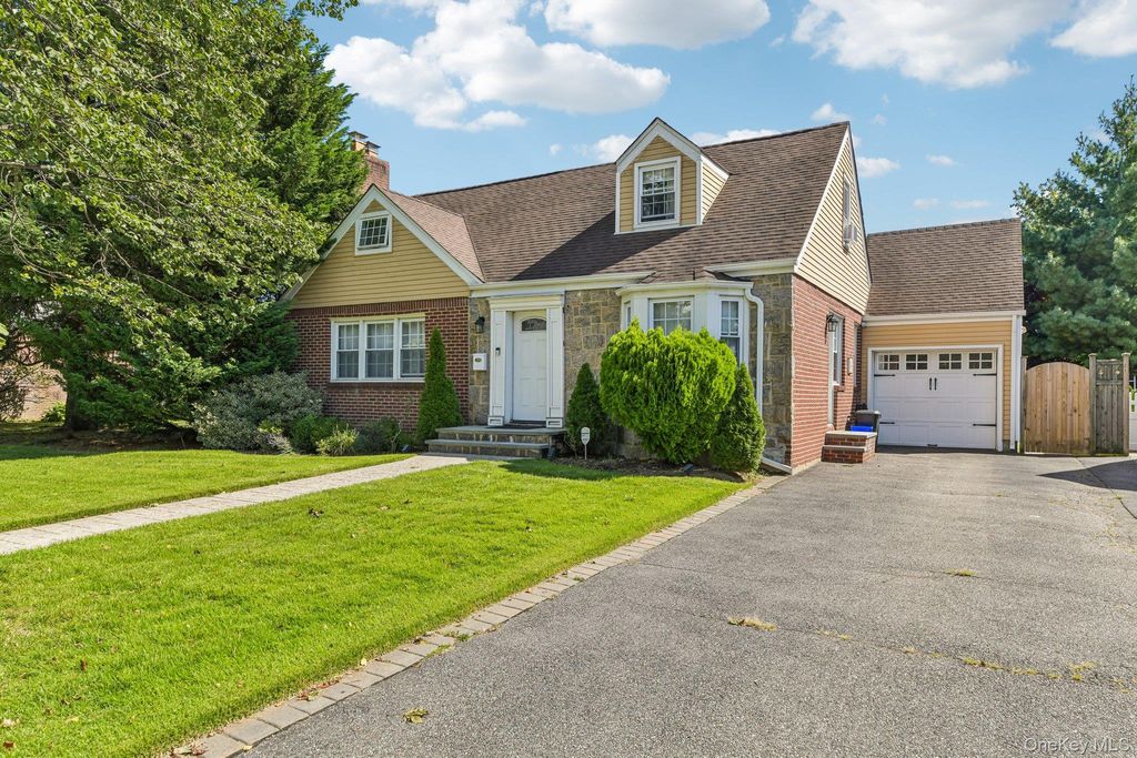 666 Lakeview Avenue, Rockville Centre, NY 11570 — photo 2