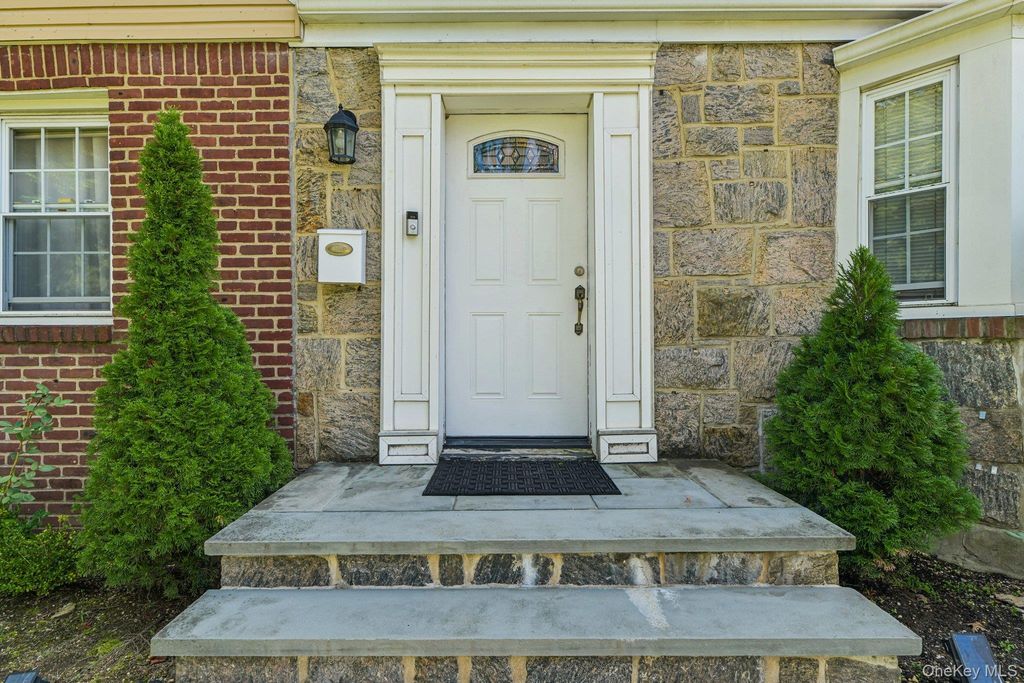 666 Lakeview Avenue, Rockville Centre, NY 11570 — photo 3