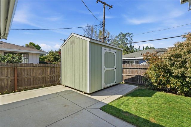 5637 Kiva Dr, Carmichael, CA 95608