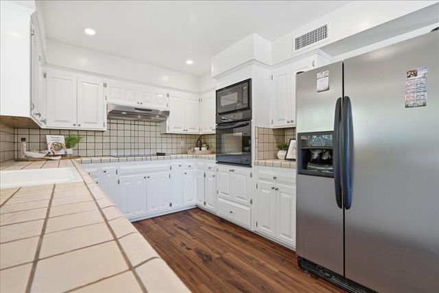 5637 Kiva Dr, Carmichael, CA 95608