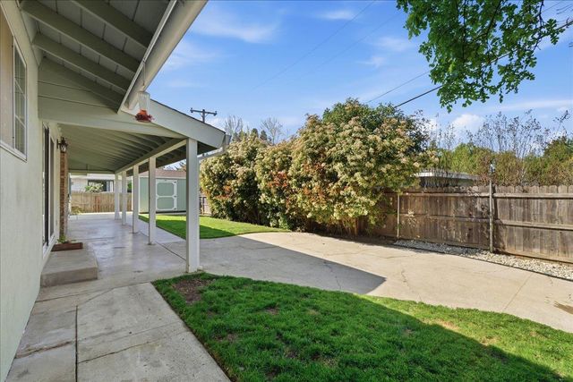 5637 Kiva Dr, Carmichael, CA 95608