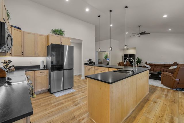 15943 Cascade Lane, La Pine, OR 97739