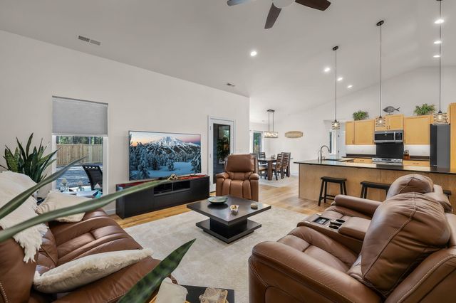 15943 Cascade Lane, La Pine, OR 97739